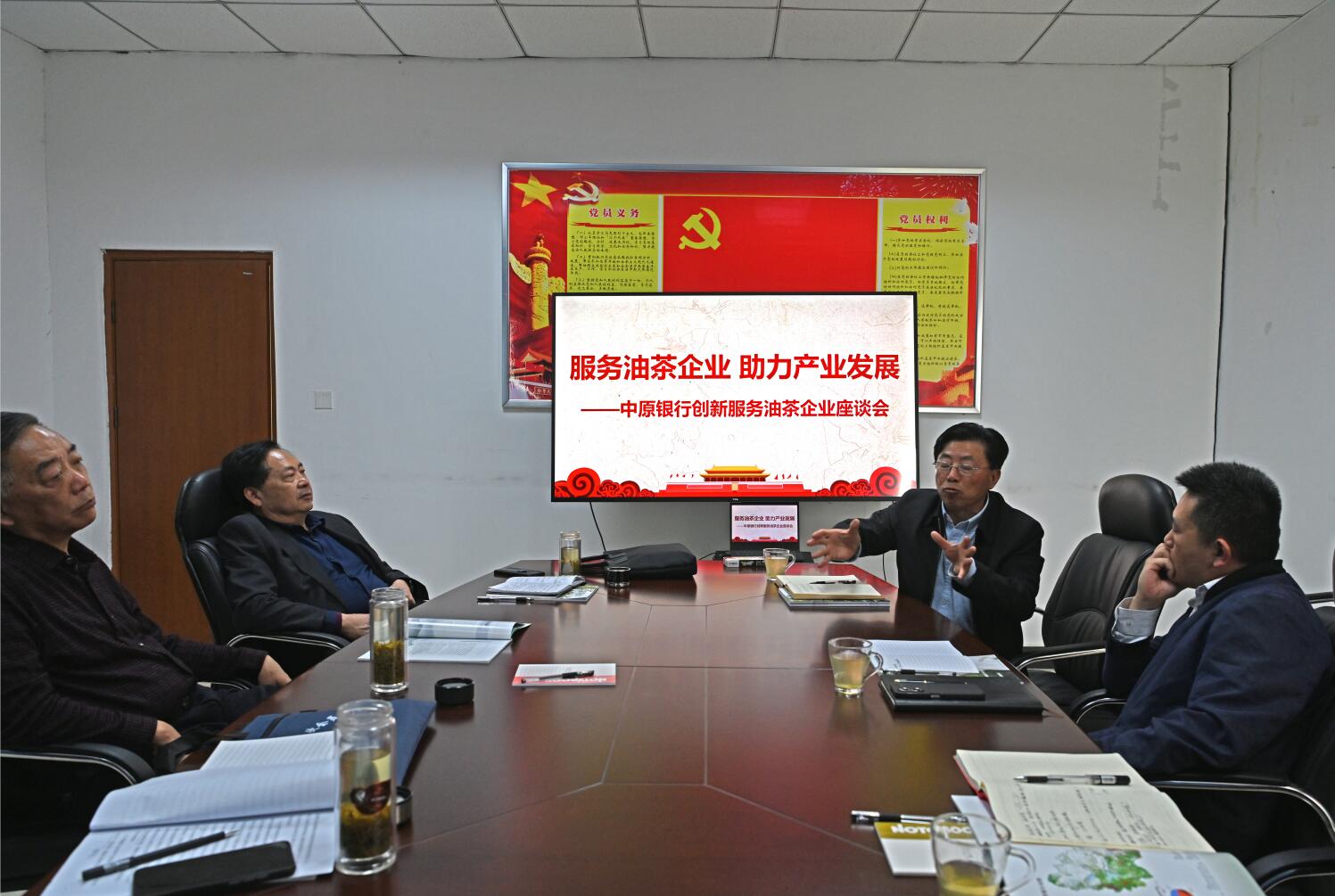 種油茶就是建設(shè)綠色銀行！信陽銀企協(xié)三方座談創(chuàng)新服務(wù)油茶產(chǎn)業(yè)發(fā)展